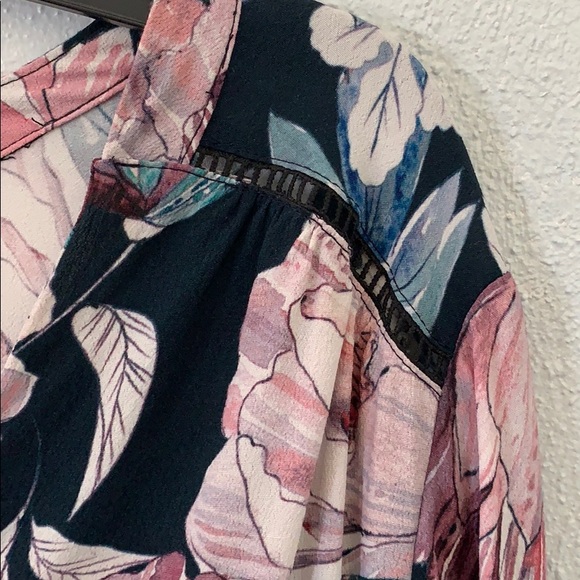 Floral Pattern Top 🌺🌸 - Picture 5 of 6